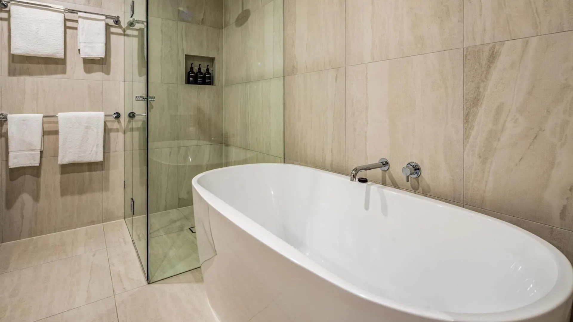 Picasso - Luxe Coastal Retreat In Mooloolaba Apartment