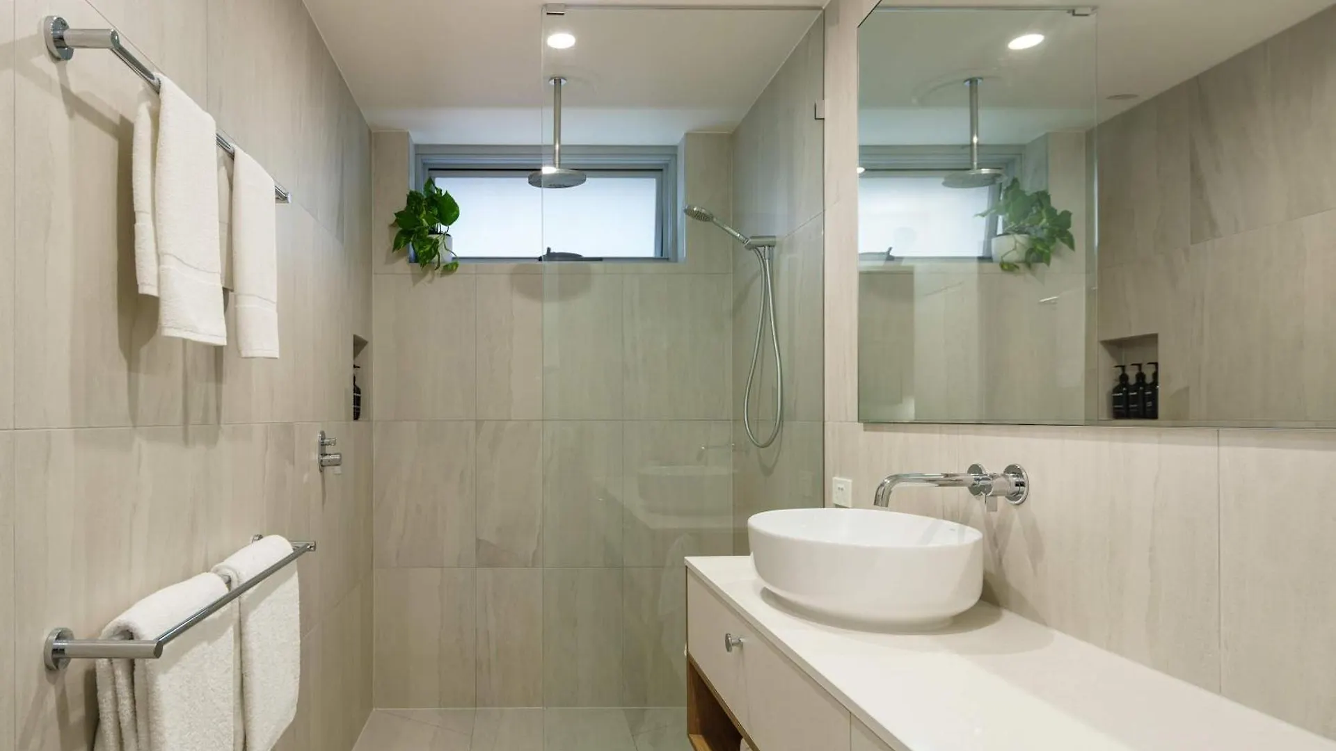 Picasso - Luxe Coastal Retreat In Mooloolaba Apartment